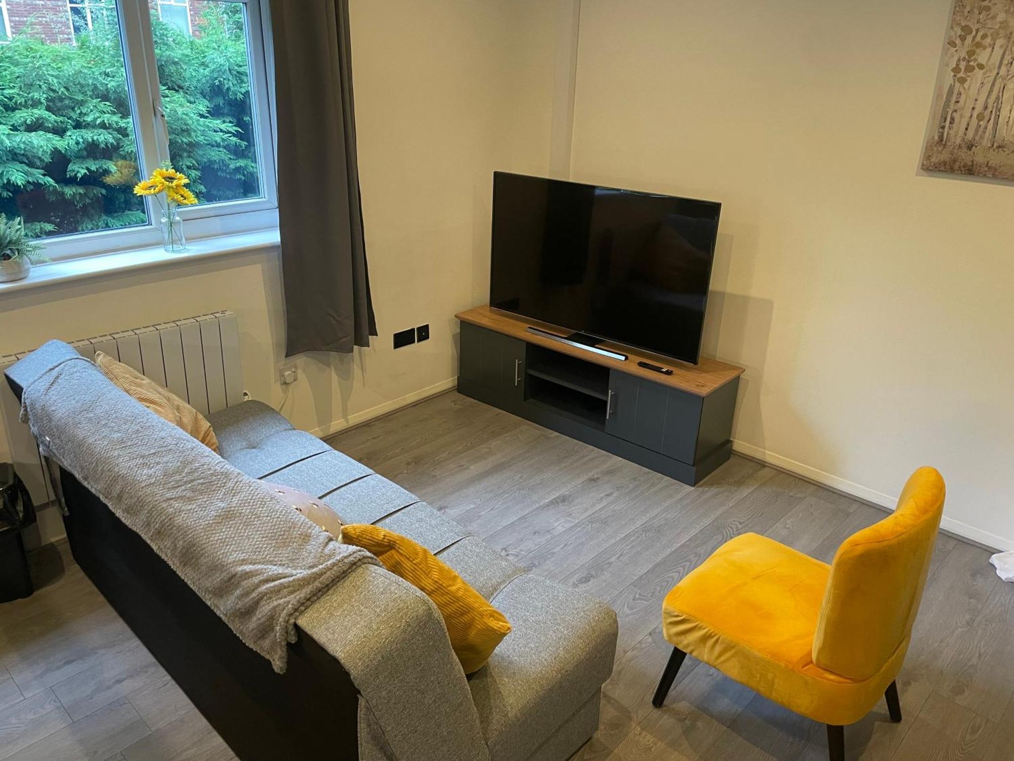 Apartment Modern Cosy 1 Bed Near Centre~double Bed~parking *